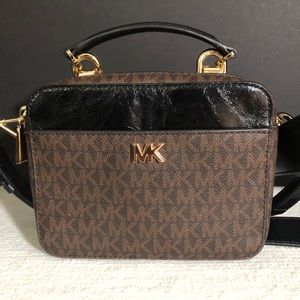 ‼️ Michael Kors Cuteee Camera Bag‼️